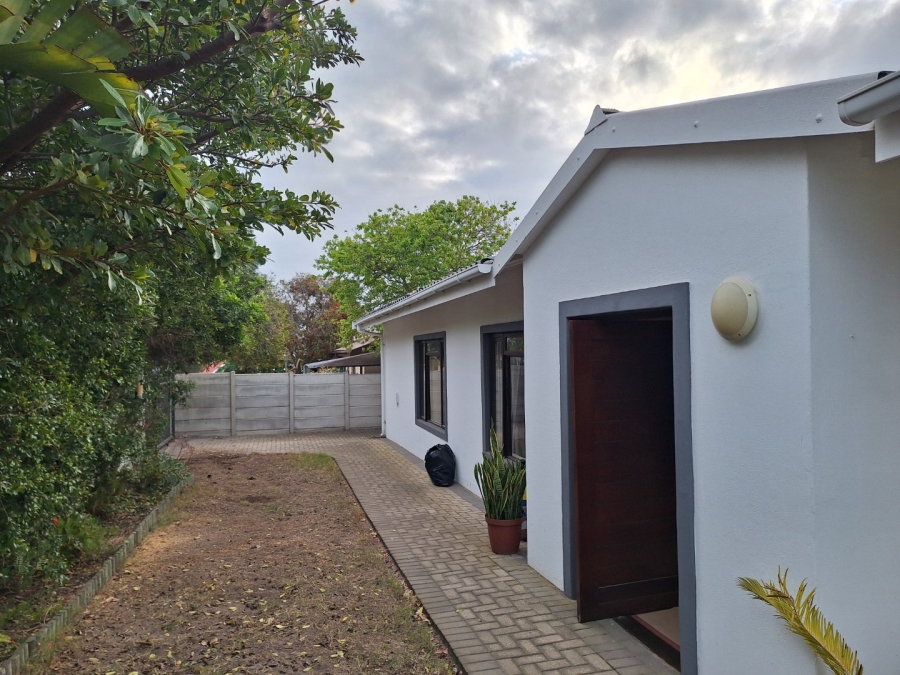 6 Bedroom Property for Sale in Bayview Western Cape